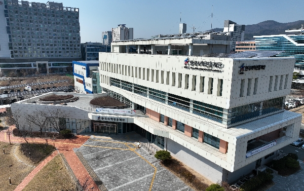 ( 25.6.23.) 한국사학진흥재단, 2024년도 교육부 공공기관 경영평가 6년 연속 ‘우수(A)’ 달성! 대표이미지