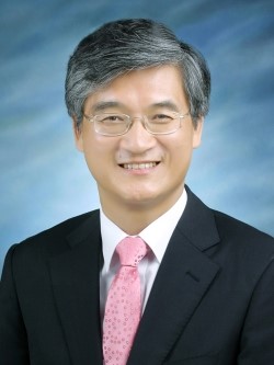 홍덕률 사진